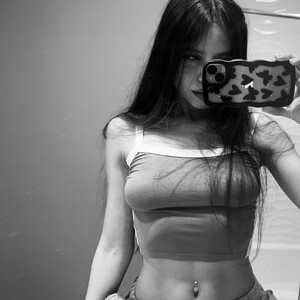 Michellkurt live cam video preview