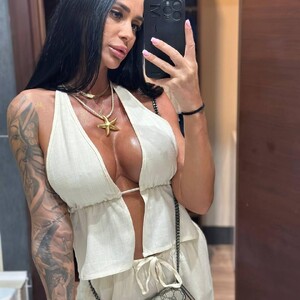 LaraVoss video
