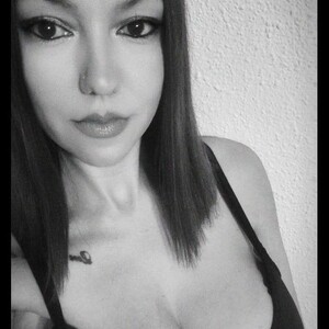 Gabriellelust live cam video preview