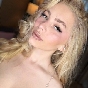WhitneyAndrew webcam livesex profile