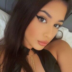 CherryKiss18 webcam profile - British