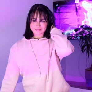 Helen_thomson Asian webcam from Colombia
