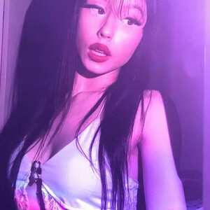 Luna_Allure Asian webcam from United Kingdom