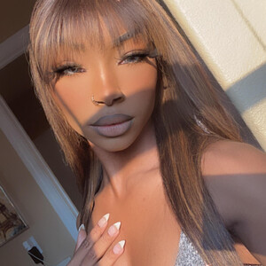 Niviawolfe Woman webcam from Australia