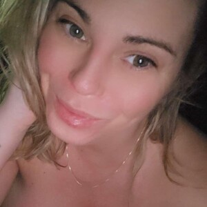 ThatZsa Woman webcam from Canada
